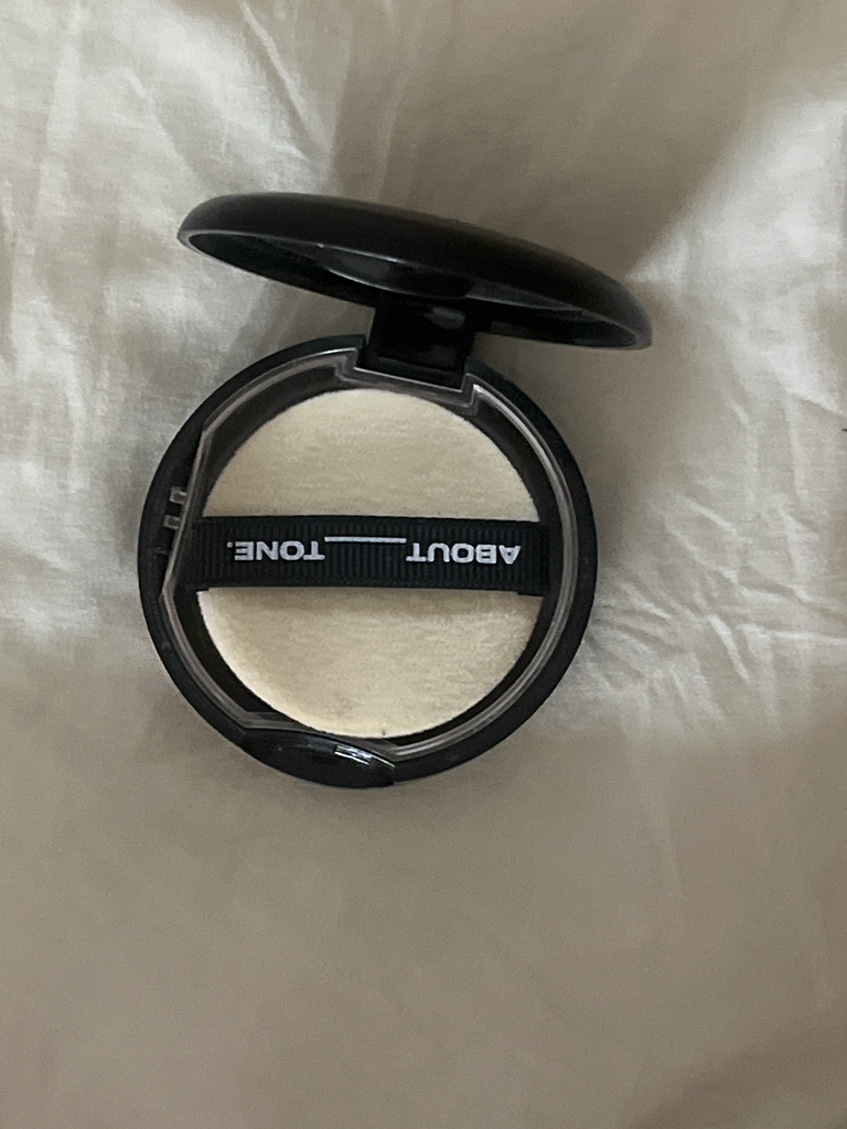 模糊粉末事实 [2.5 象牙］的真实用户使用照片