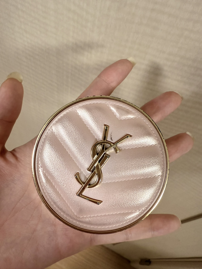 입생로랑뷰티 (YVESSAINTLAURENTBEAUTY) 뚜쉬 에끌라 글로우-팩트 쿠션 [SPF50+/PA++++] [B10] review image