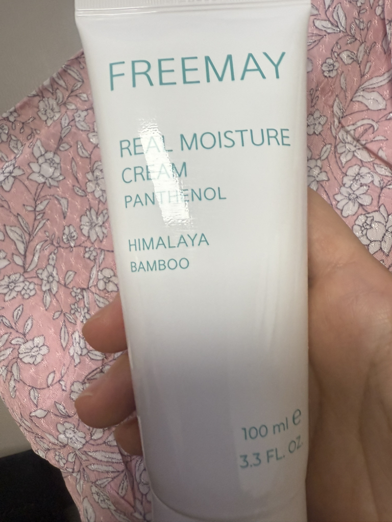 保湿霜的真实用户使用照片
