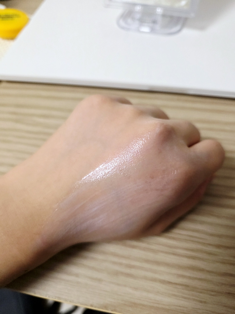 일소 (ilso) 빌베리 쿨 카밍 수분 선크림 [SPF50+/PA++++] review image