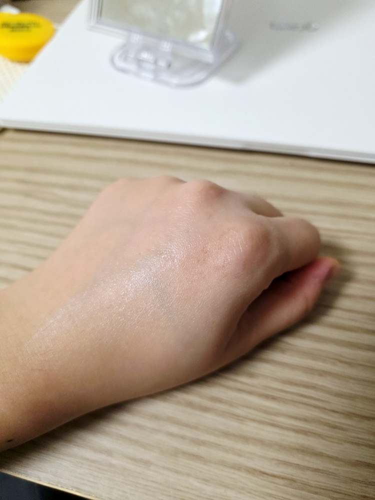 일소 (ilso) 빌베리 쿨 카밍 수분 선크림 [SPF50+/PA++++] review image