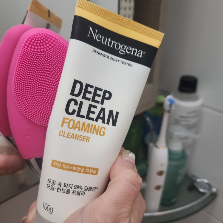 露得清 深层清洁泡沫洁面乳 common.review image