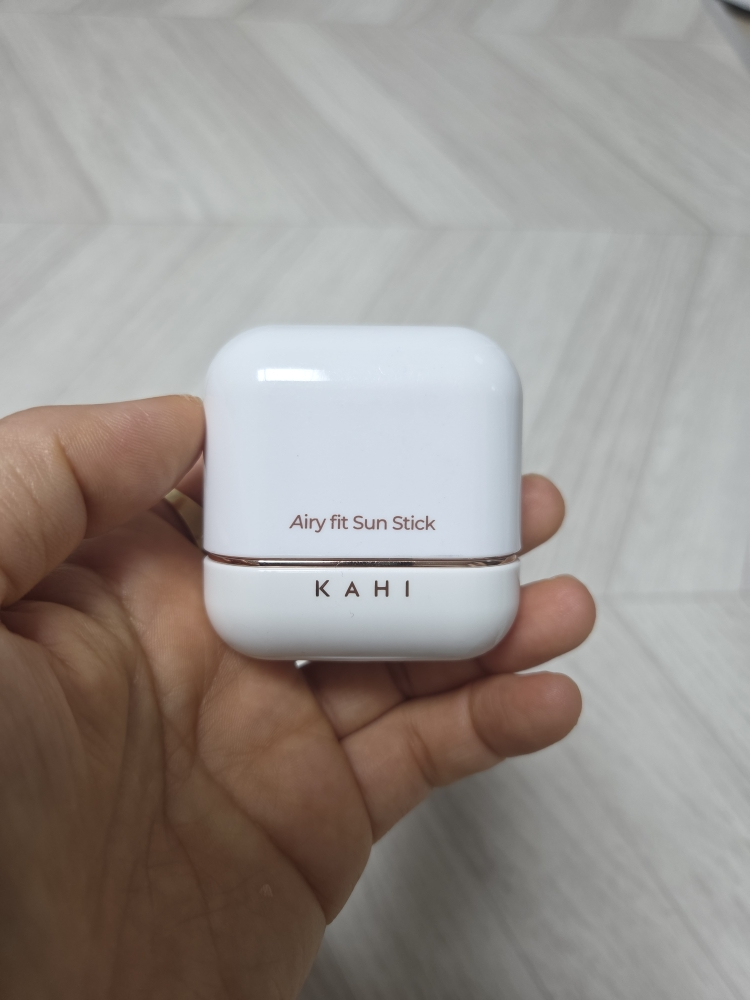 가히 (KAHI) 에어리핏 선스틱 [SPF50+/PA++++] review image