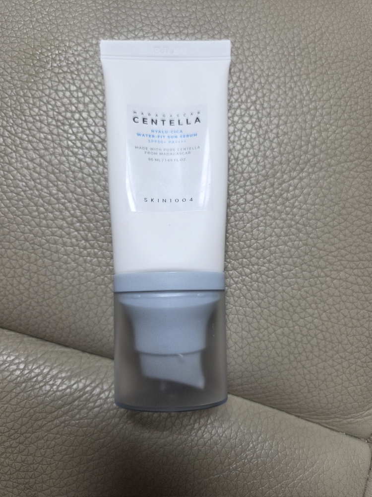 스킨1004 (SKIN1004) 마다가스카르 센텔라 히알루-시카 워터핏 선 세럼 [SPF50+/PA++++] review image