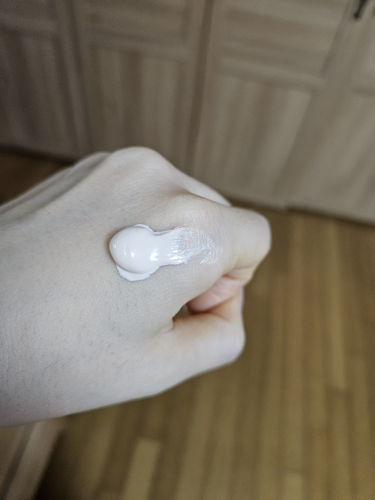 라운드랩 (ROUNDLAB) 자작나무 수분 톤업 선크림 [SPF50+/PA++++] review image