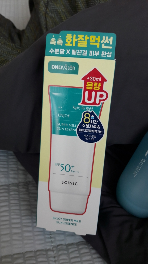 싸이닉 (SCINIC) 엔조이 슈퍼 마일드 선 에센스 [SPF50+/PA++++] review image