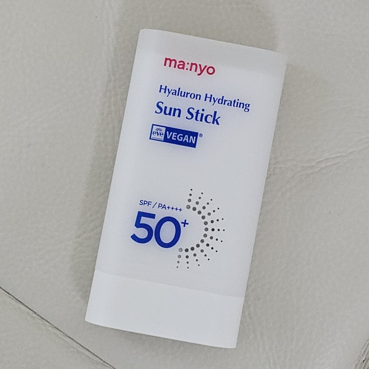 마녀공장 (manyo) 히알루론 하이드레이팅 선스틱 [SPF50+/PA++++] review image