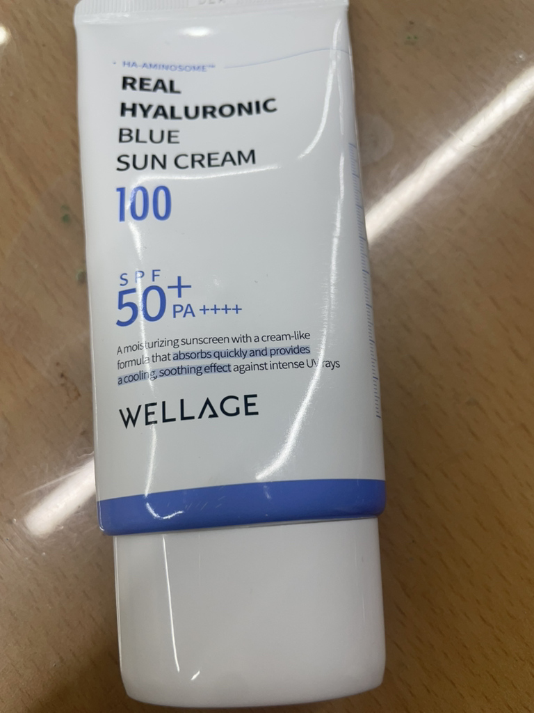 웰라쥬 (WELLAGE) 리얼 히알루로닉 블루 선크림 [SPF50+/PA++++] review image