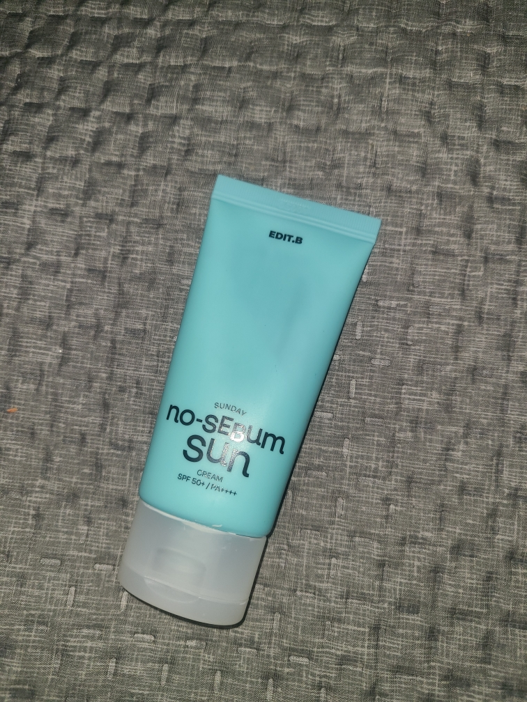 에딧비 (EDIT.B) 선데이 노세범 선크림 [SPF50+/PA++++] review image