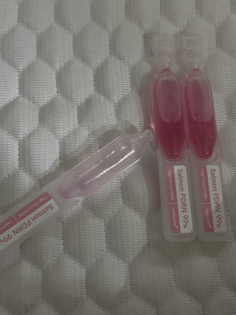 PDRN 粉红色一日精华液的真实用户使用照片