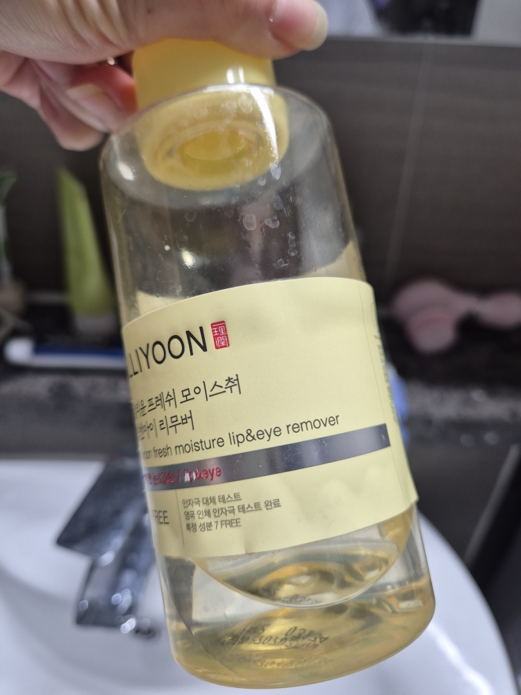 일리윤 (ILLIYOON) 프레쉬모이스춰 립앤아이 리무버 review image