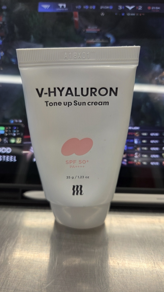 머지 (MERZY) 브이 히알루론산 무기자차 톤업 선크림 [SPF50+/PA++++] review image
