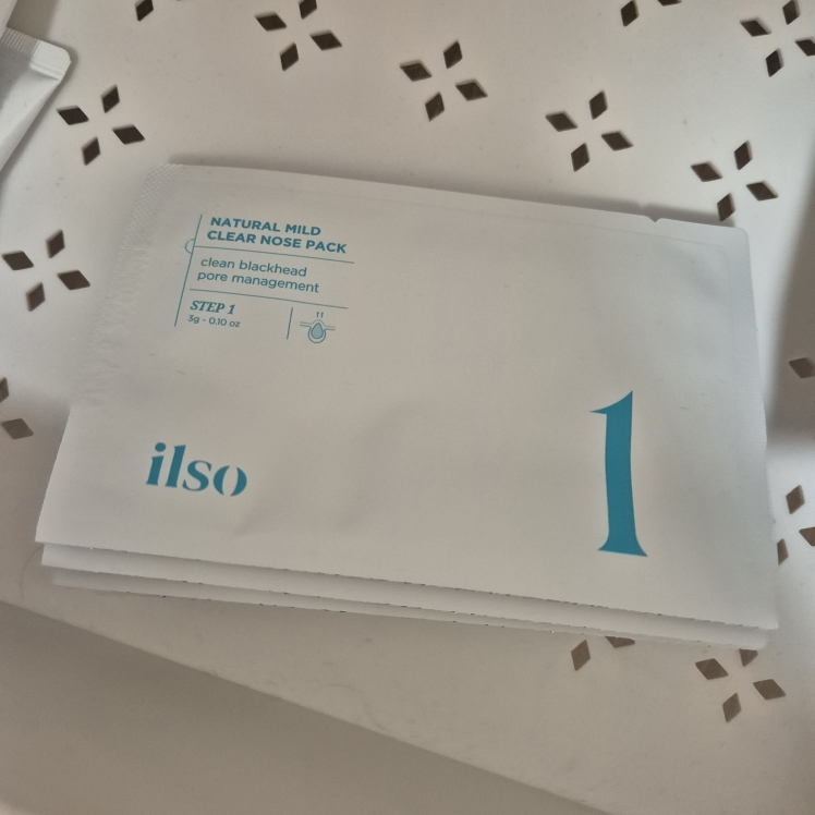 일소 (ilso) 네추럴 마일드 클리어 노우즈 팩 review image