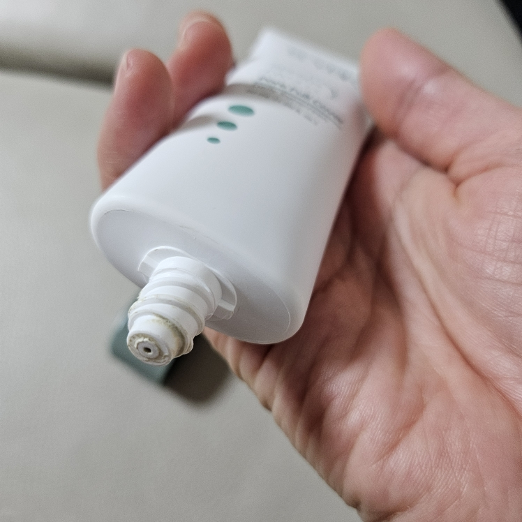 YBK (와이비케이) 릴리프 하이드레이션 라이트 썬스크린 [SPF50+/PA++++] review image