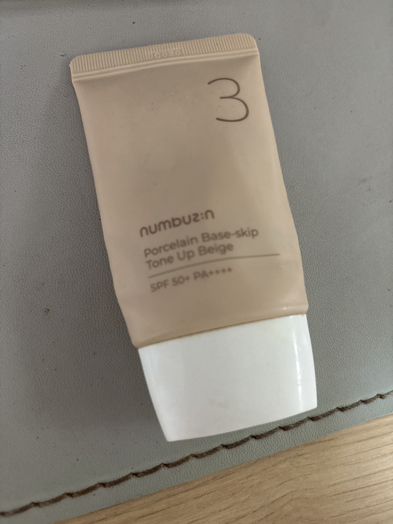 넘버즈인 (numbuzin) 3번 도자기결 파데스킵 톤업베이지 [SPF50+/PA++++] review image