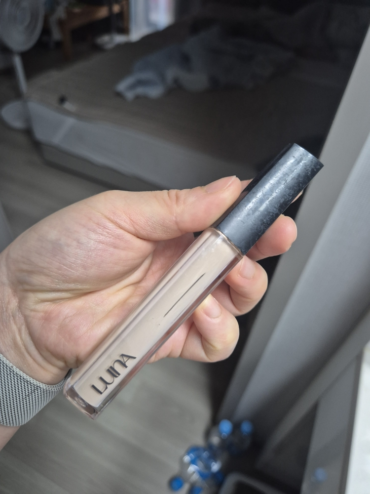 루나 (LUNA) 롱래스팅 팁 컨실러 [SPF34/PA++] [1호 바닐라] review image