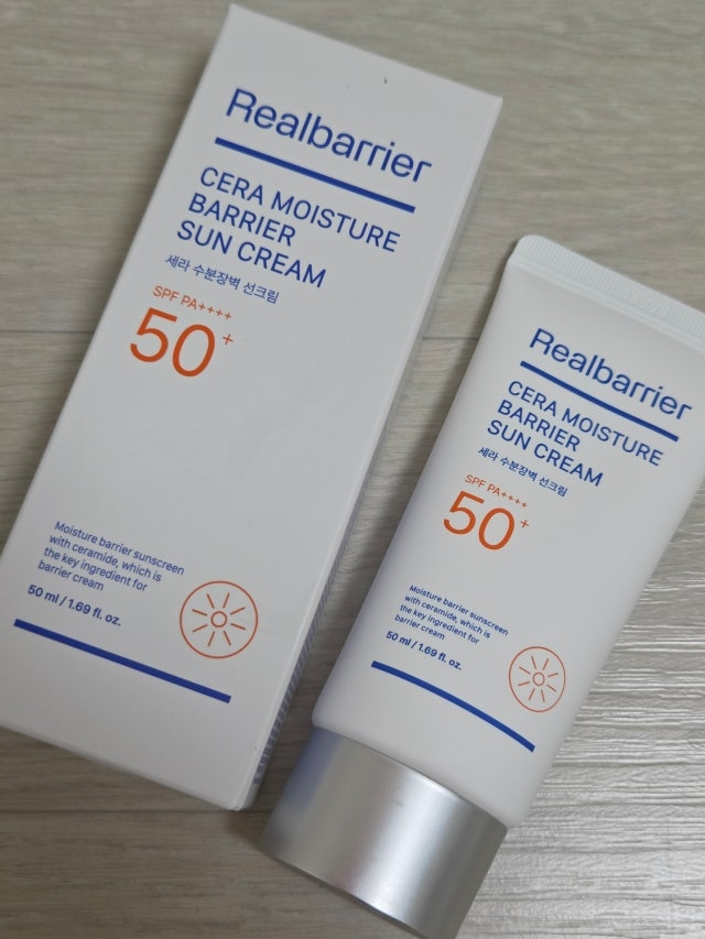 리얼베리어 (RealBarrier) 세라 수분장벽 선크림 [SPF50+/PA++++] review image