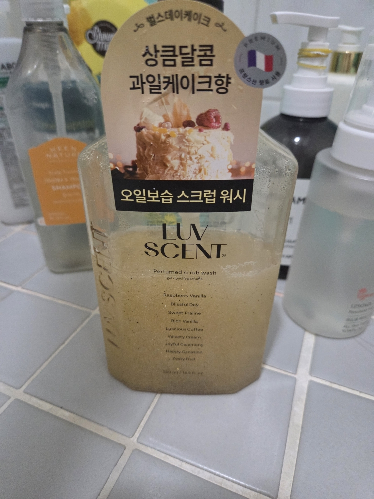 럽센트 (LUVSCENT) 스크럽 바디워시 [벌스데이케이크] review image