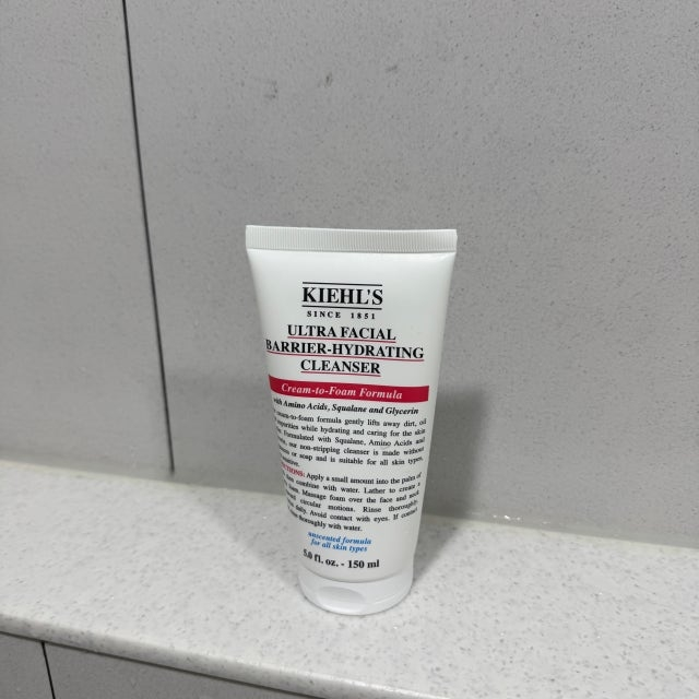 키엘 (Kiehl's) 울트라 훼이셜 베리어 하이드레이팅 클렌저 review image