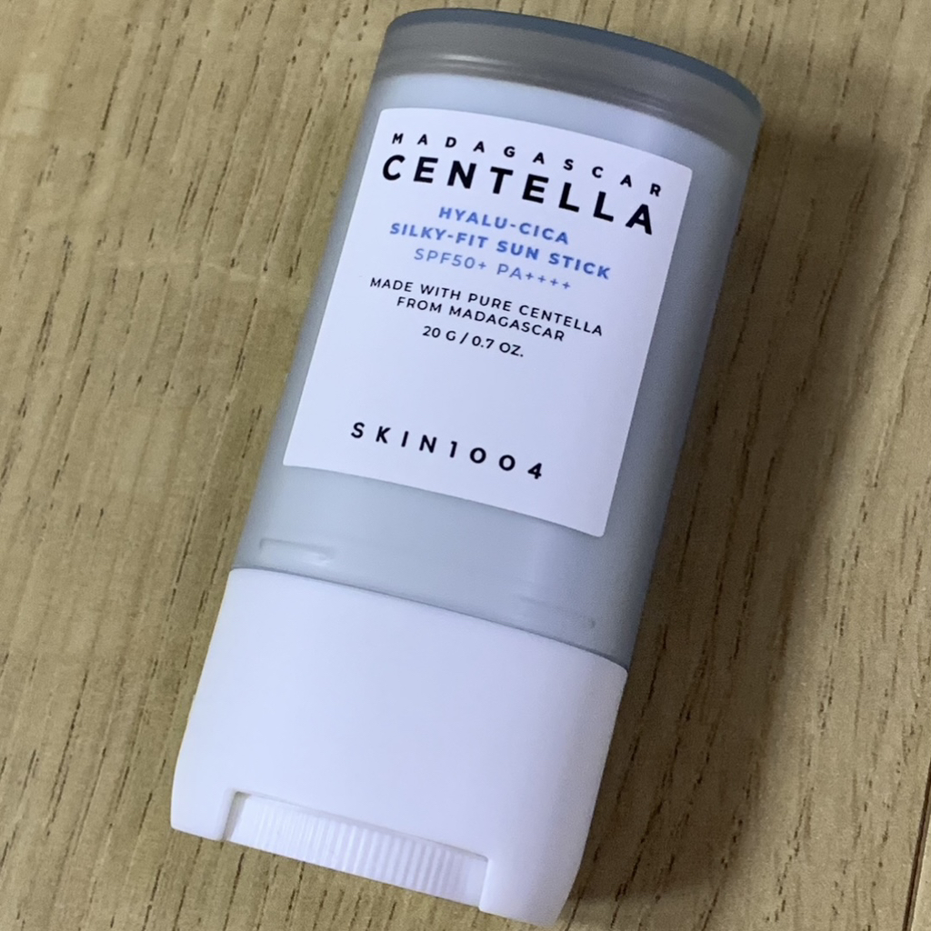 스킨1004 (SKIN1004) 마다가스카르 센텔라 히알루-시카 실키핏 선 스틱 [SPF50+/PA++++] review image