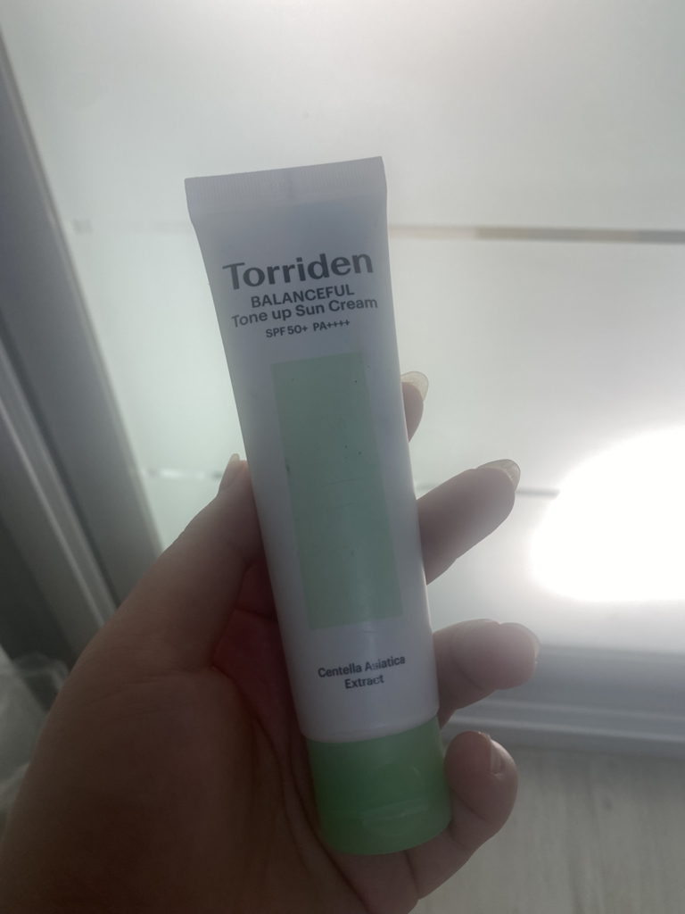 토리든 (Torriden) 밸런스풀 시카 톤업 선크림 [SPF50+/PA++++] review image