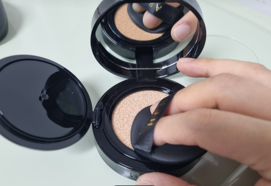 黑色粉底霜 [SPF34/PA++] [21N1 香草]。的真实用户使用照片