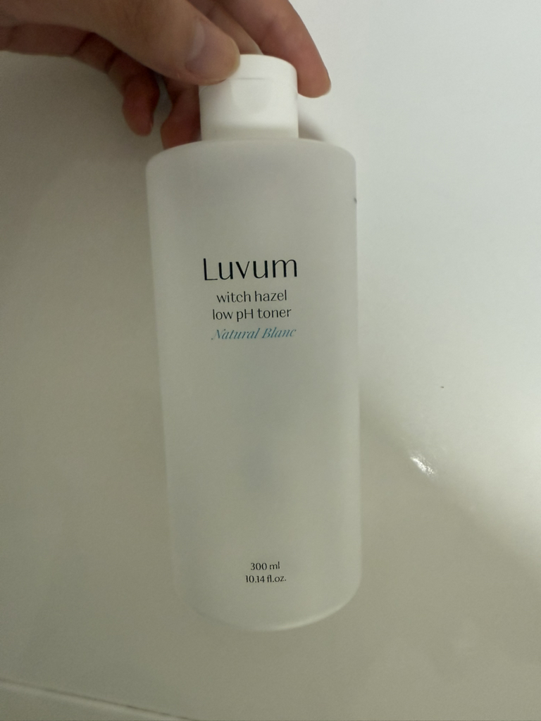 러븀 (Luvum) 위치하젤 히알루론산 약산성 토너 review image