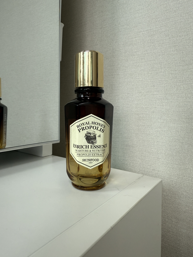 思亲肤 皇家蜂蜜丰富的蜂胶精华 common.review image