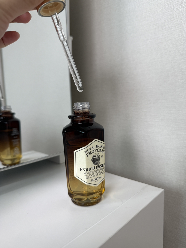 思亲肤 皇家蜂蜜丰富的蜂胶精华 common.review image