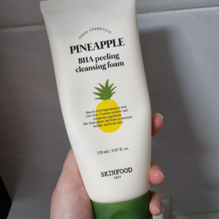 스킨푸드 (SKINFOOD) 파인애플 바하 필링 클렌징 폼 review image
