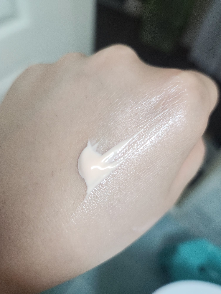구달 (goodal) 맑은 어성초 진정 수분 톤업 선크림 [SPF50+/PA++++] review image