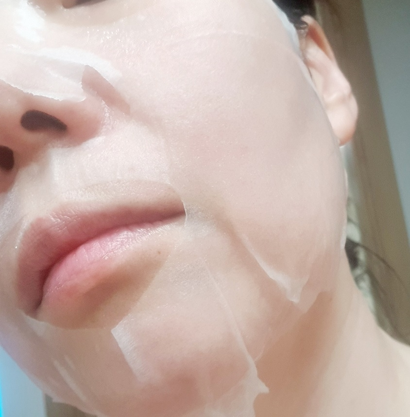 烟酰胺美白面膜配方的真实用户使用照片