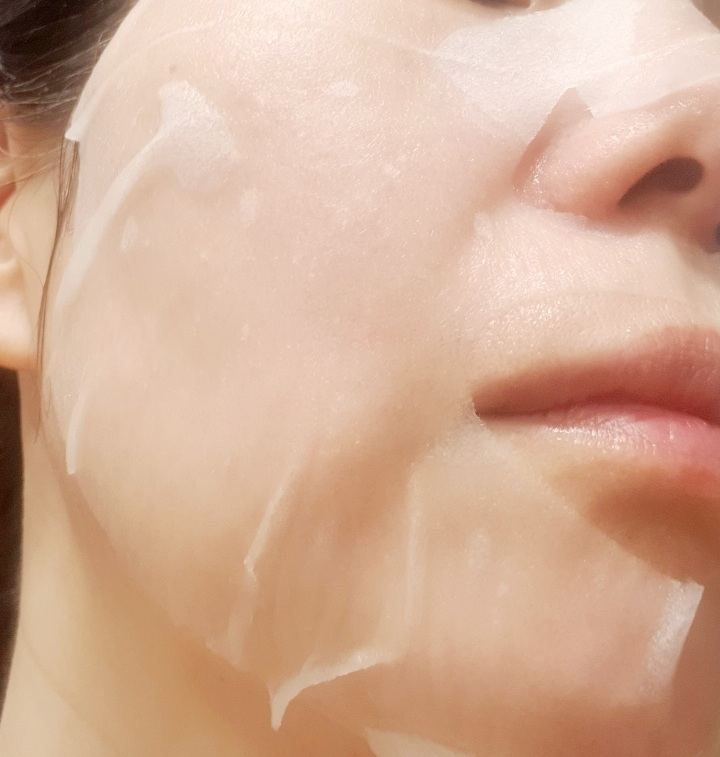 烟酰胺美白面膜配方的真实用户使用照片