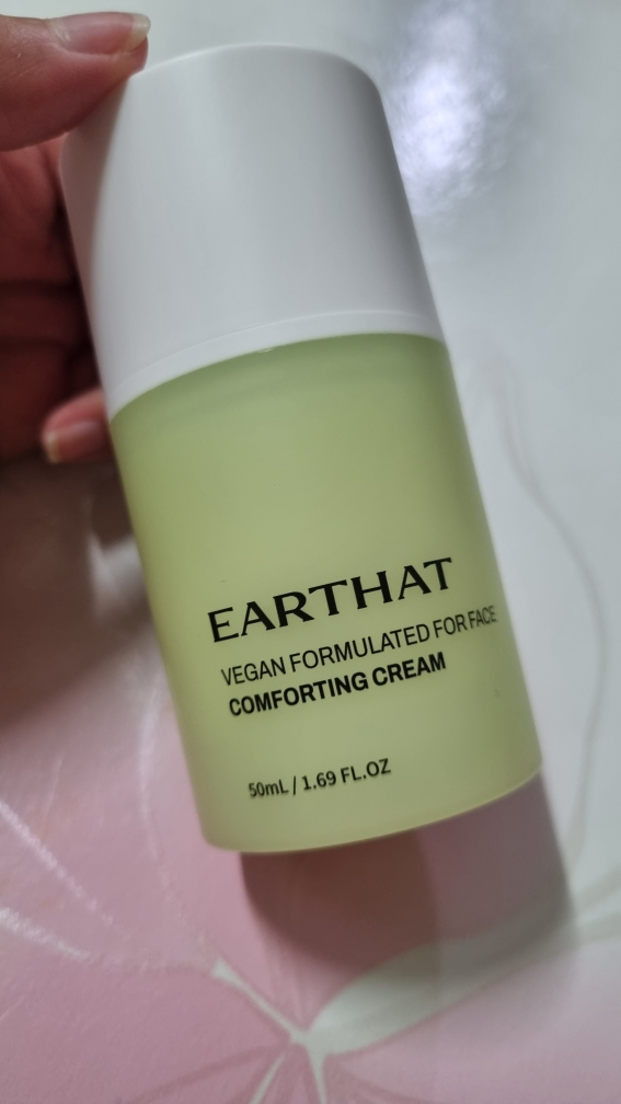 保湿霜的真实用户使用照片