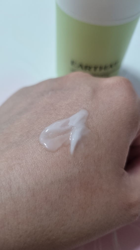 保湿霜的真实用户使用照片