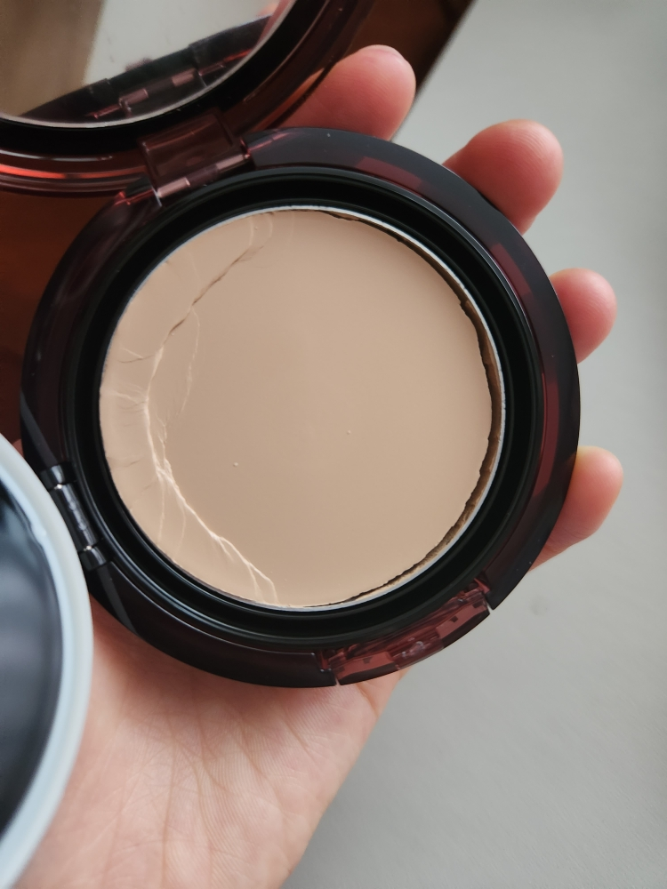 랩세라 (LABCERA) 하이드레이팅 에센스 팩트 [SPF50+/PA++++] review image