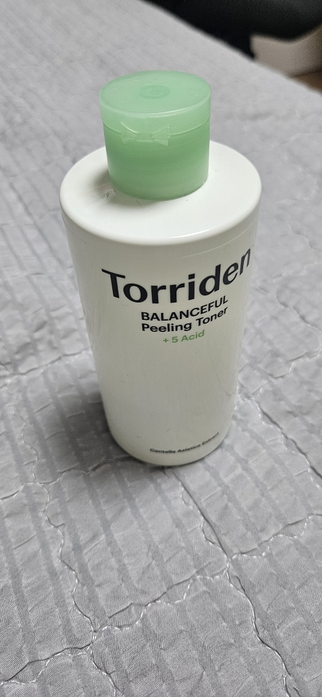 토리든 (Torriden) 밸런스풀 시카 각질 토너 review image