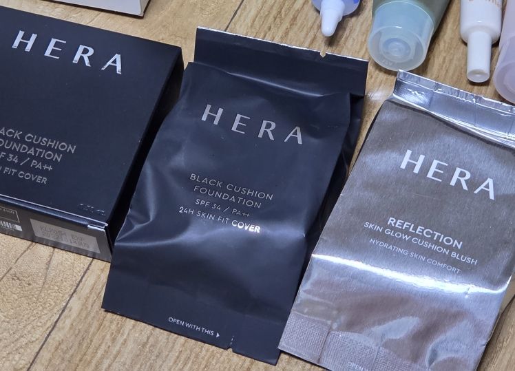 헤라 (HERA) 블랙 쿠션 파운데이션 [SPF34/PA++] [00P1] review image