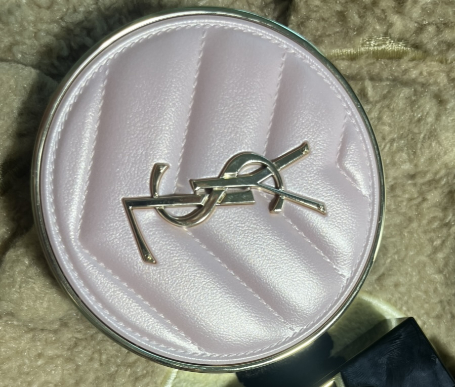 입생로랑뷰티 (YVESSAINTLAURENTBEAUTY) 뚜쉬 에끌라 글로우-팩트 쿠션 [SPF50+/PA++++] [B10] review image