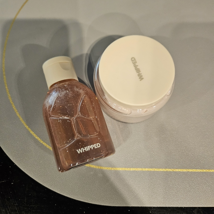 휩드 (WHIPPED) 무화버터 비건 쥬이시 핸드 & 바디워시 review image