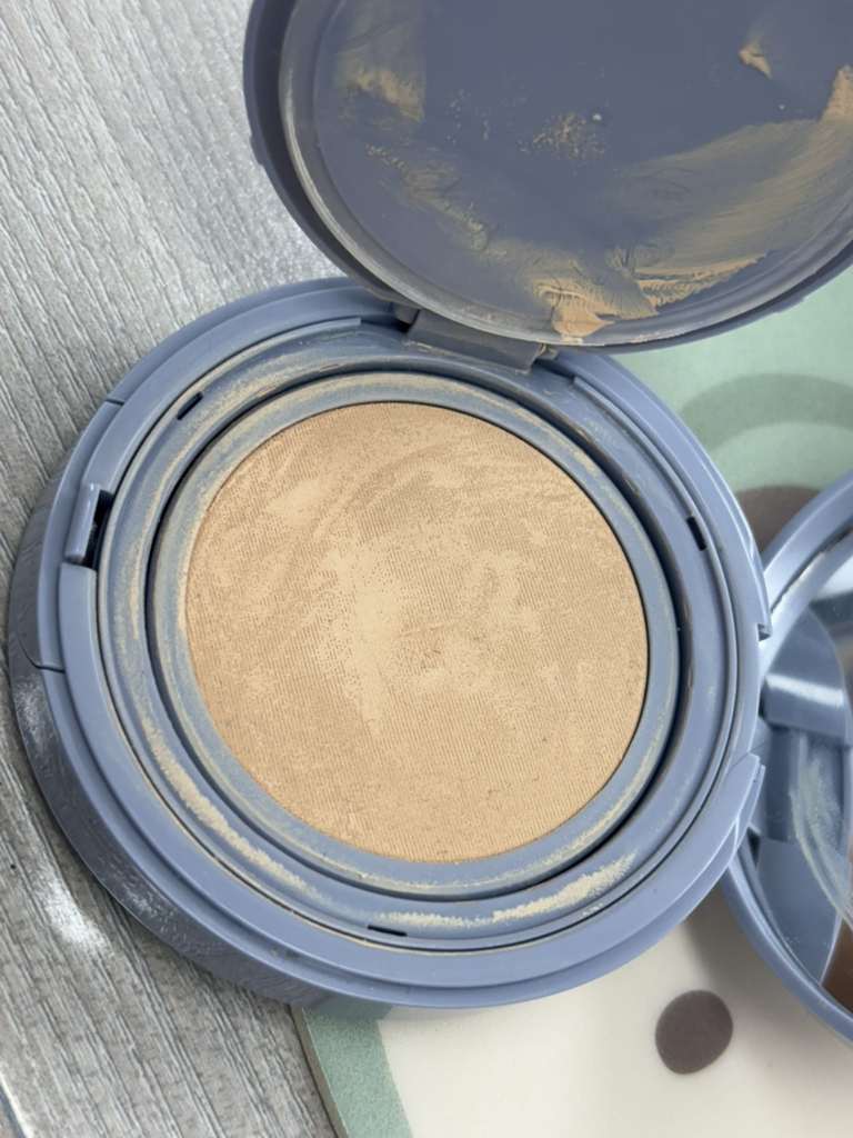 第二层肌肤网状哑光化妆棉 [SPF40/PA++] [21 号象牙色] [黑色的真实用户使用照片