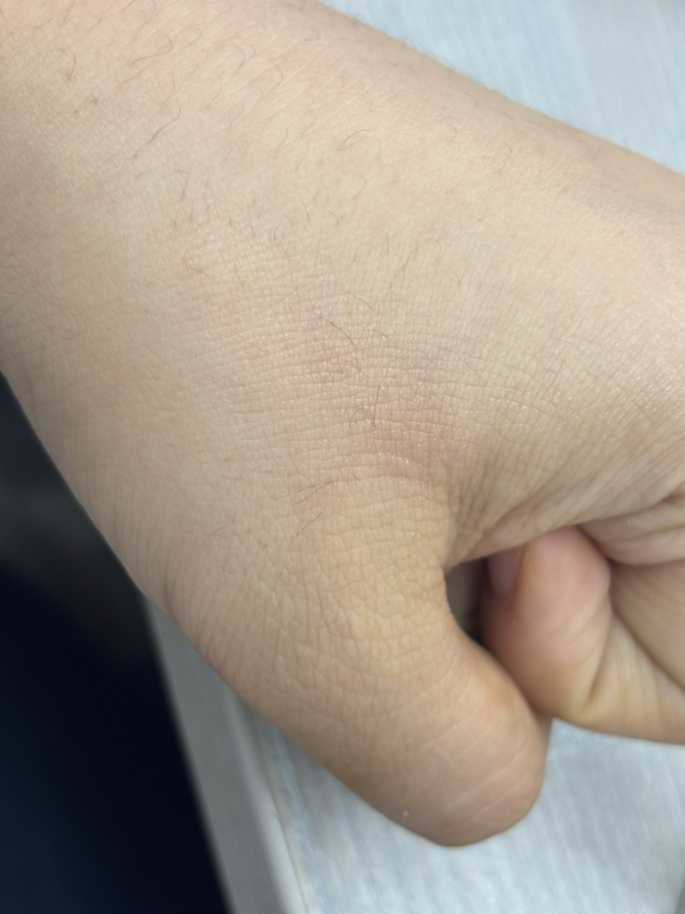 第二层肌肤网状哑光化妆棉 [SPF40/PA++] [21 号象牙色] [黑色的真实用户使用照片