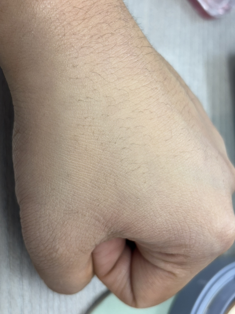 第二层肌肤网状哑光化妆棉 [SPF40/PA++] [21 号象牙色] [黑色的真实用户使用照片