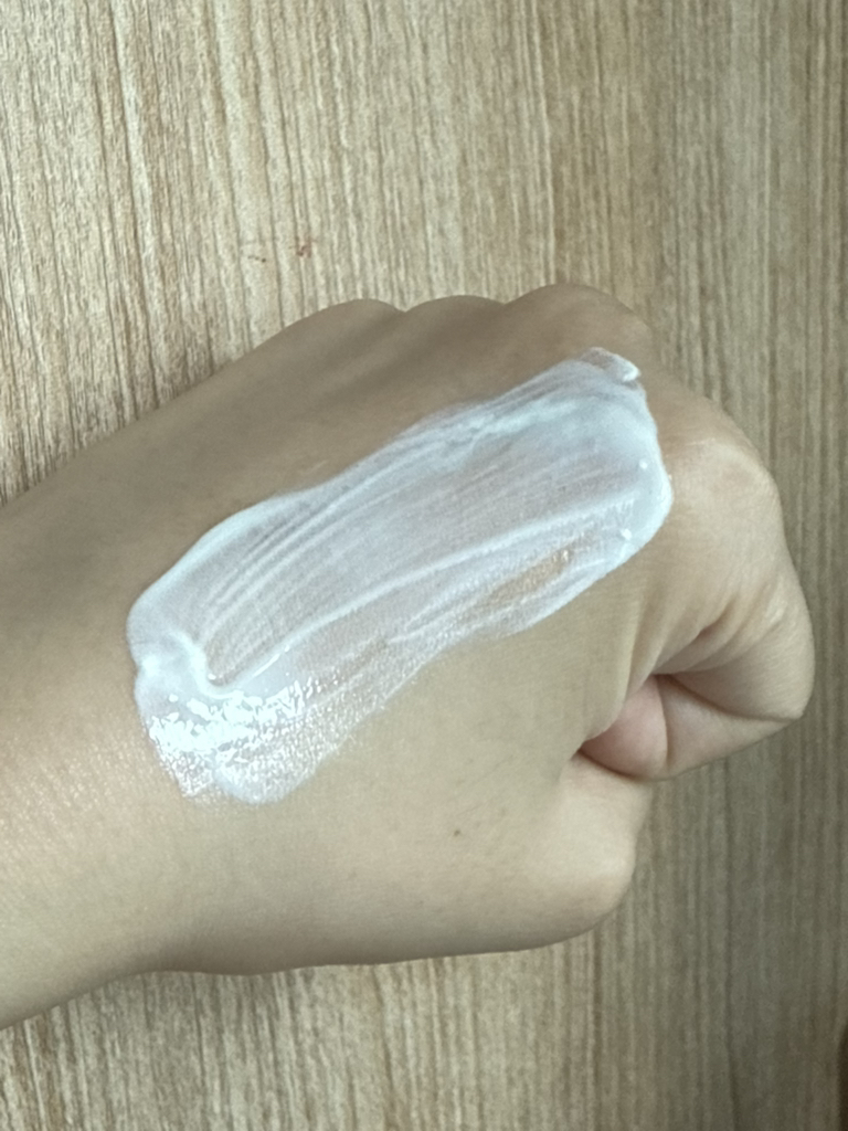 马达加斯加圣特拉玻尿酸水润防晒精华液 [SPF50+/PA++++]的真实用户使用照片