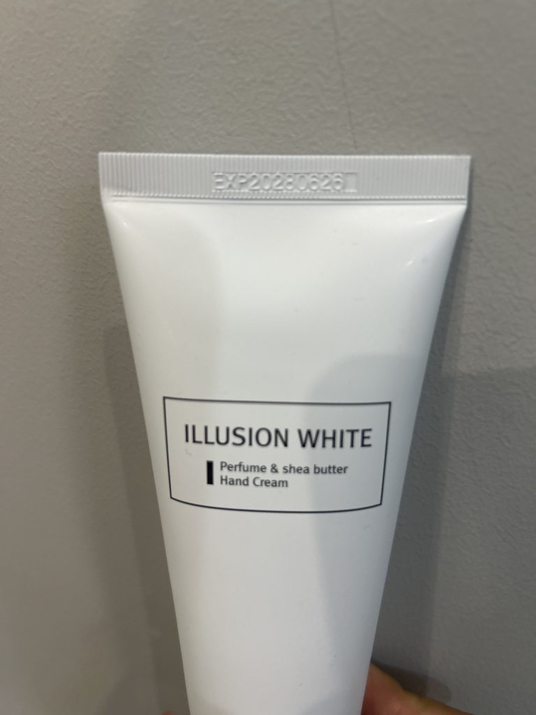 라끄시안 (LACSIAN) 일루션 화이트 퍼퓸 핸드크림 review image