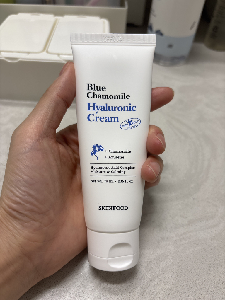 스킨푸드 (SKINFOOD) 블루 캐모마일 히알루로닉 크림 review image