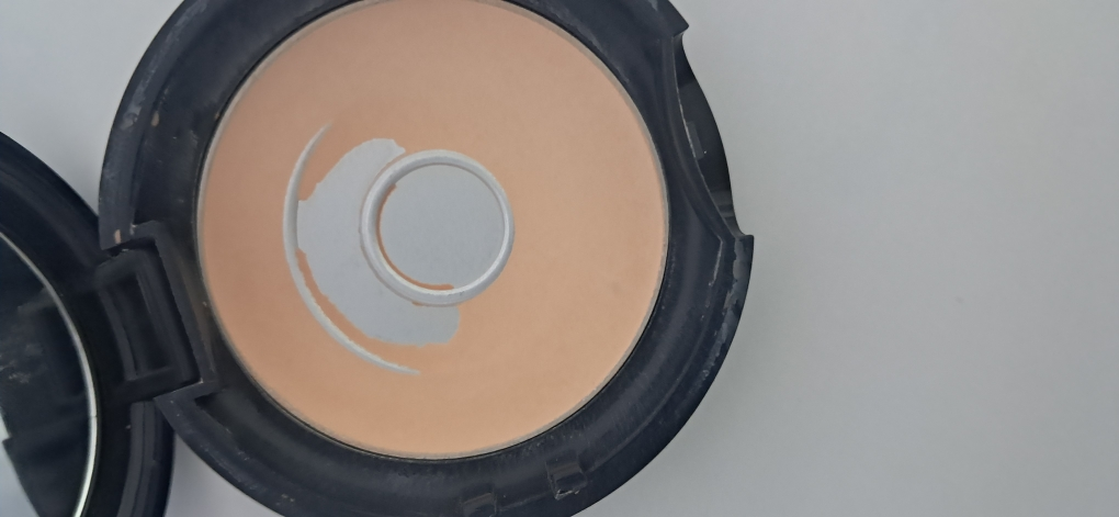 어바웃톤 (ABOUT_TONE.) 블러 파우더 팩트 [2.5 아이보리] review image