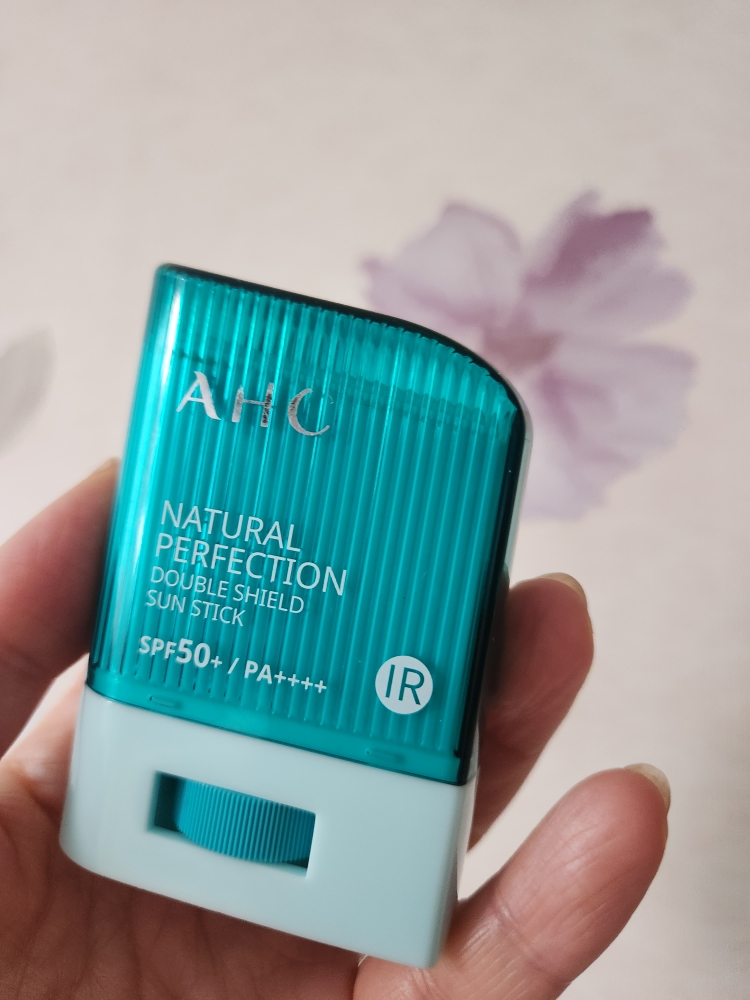 AHC (에이에이치씨) 내추럴 퍼펙션 프레쉬 선스틱 [SPF50+/PA++++] review image
