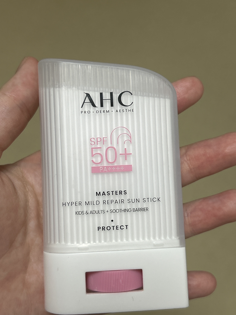 AHC (에이에이치씨) 마스터즈하이퍼마일드리페어 선스틱 [SPF50+/PA++++] review image