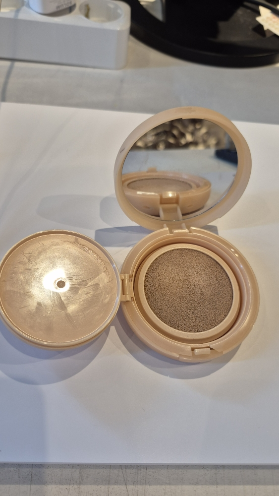 素颜遮瑕防晒气垫 [SPF50+/PA++++]的真实用户使用照片